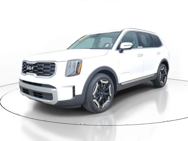 Used 2023 White Kia S image 3
