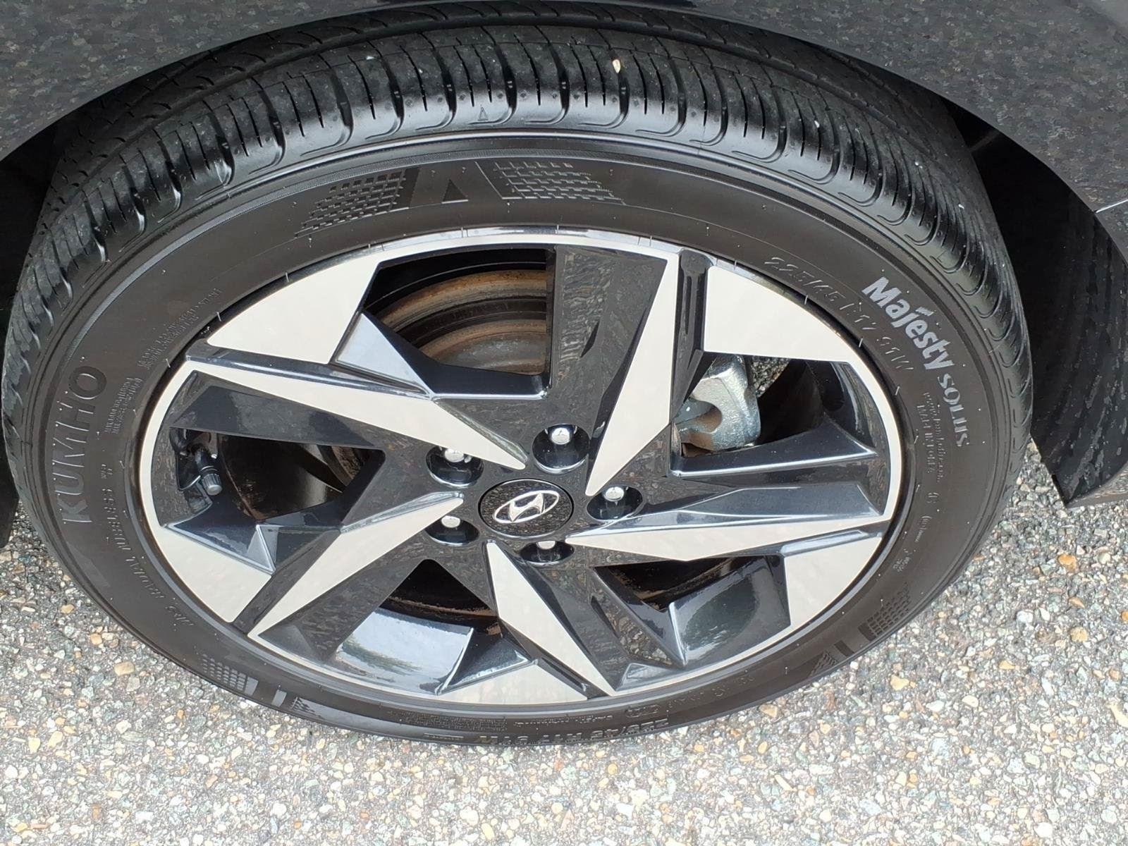 Used 2023 Onyx Black Hyundai SEL image 5