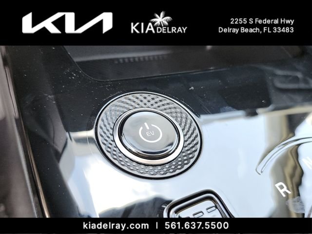 New 2026 Snow White Pearl Kia WIND image 30