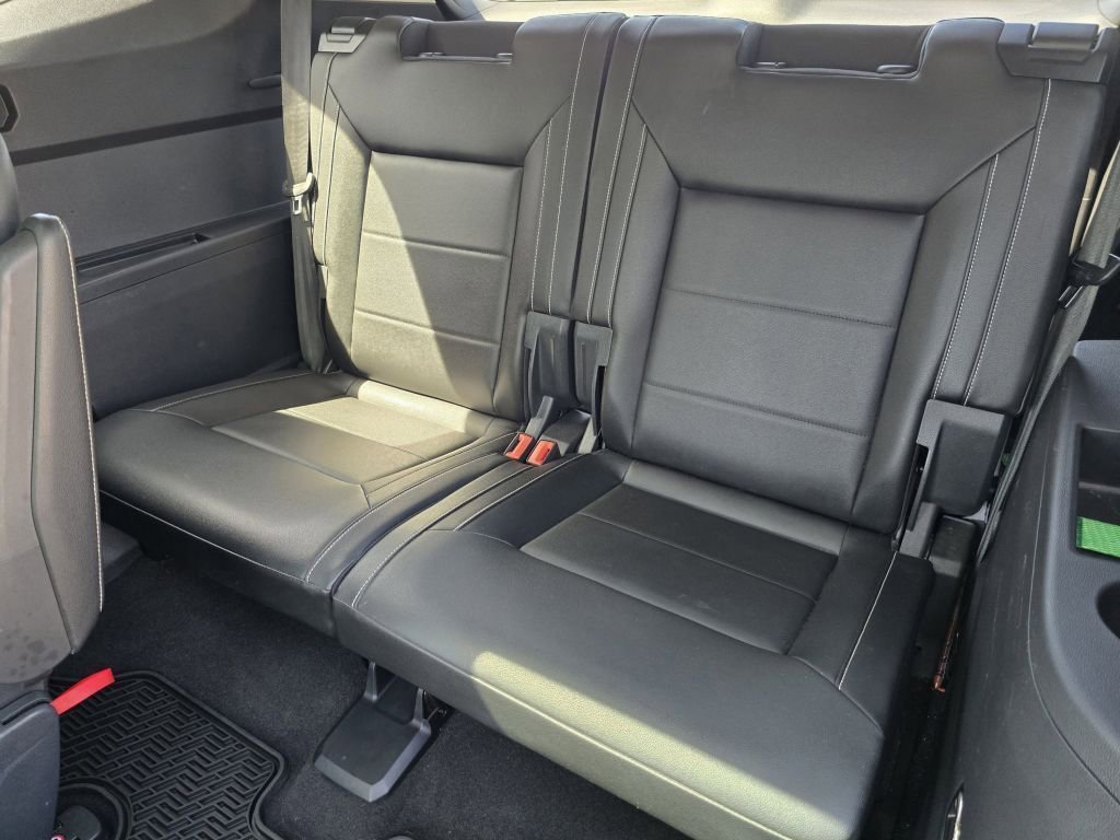 Used 2023 Platinum Gray Metallic Volkswagen 2.0T SE w/Technology image 31