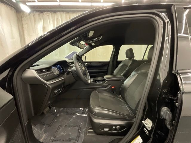 Used 2023 Black Jeep Altitude image 10