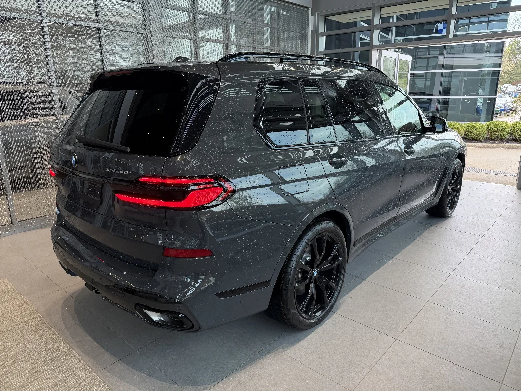 2027 BMW X7 40i - Photo 6