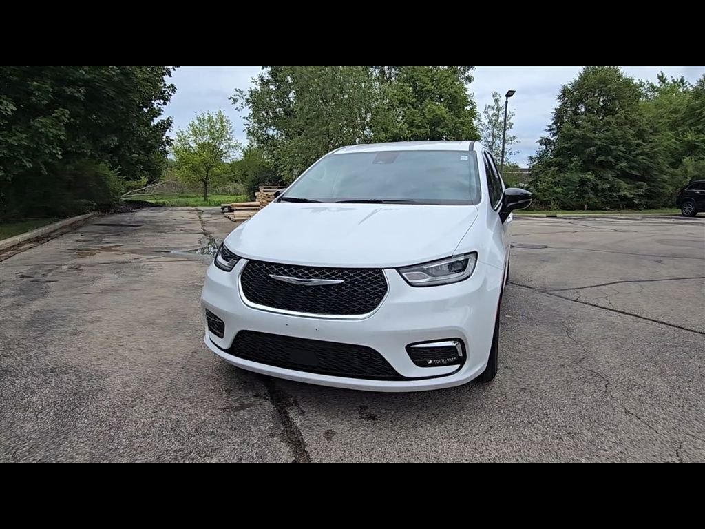 Certified Used 2024 White Chrysler Touring L image 4
