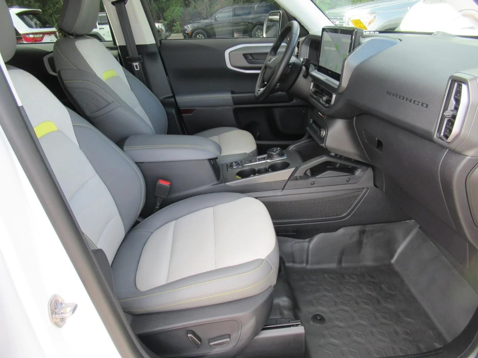 Used 2025 White Ford Badlands image 10