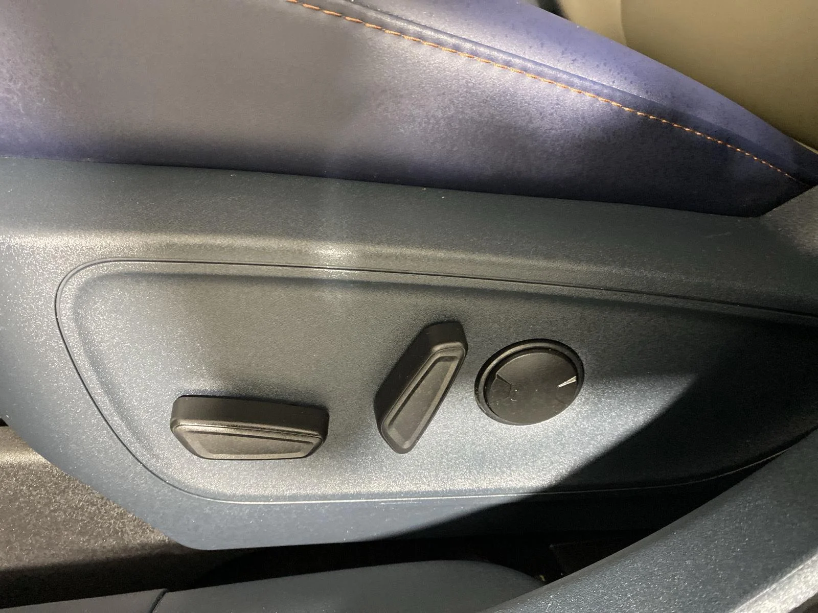 Used 2025 Azure Gray Metallic Ford LARIAT image 11