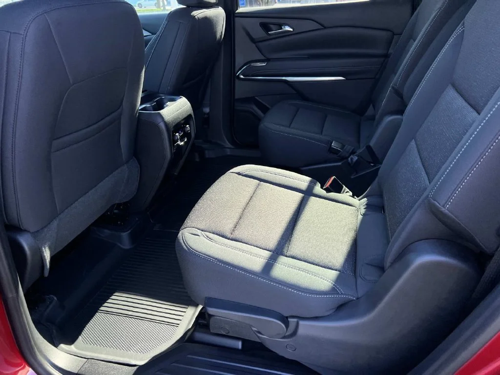 2027 Chevrolet Traverse LT - Photo 9
