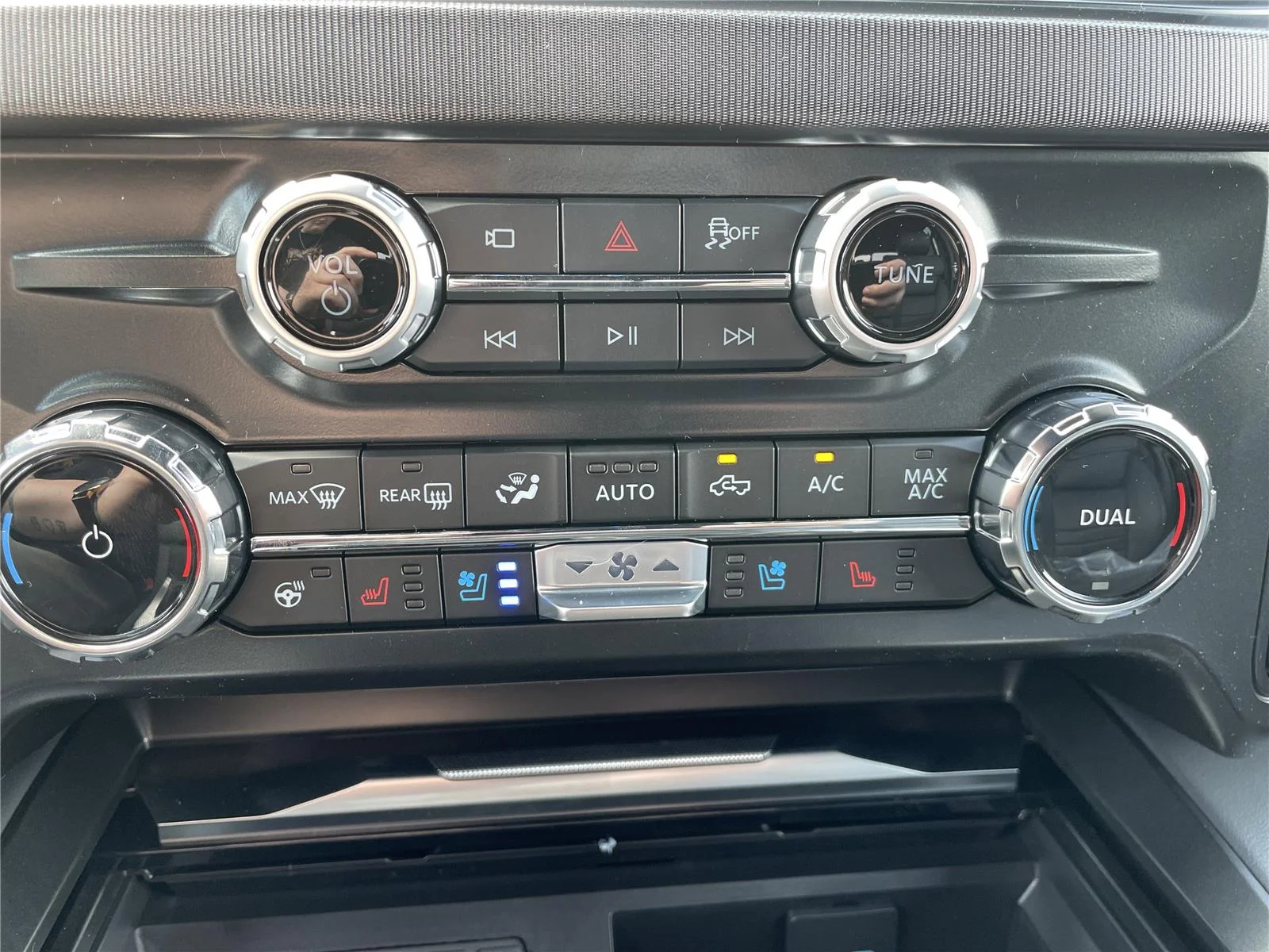 New 2026 Agate Black Metallic Ford Platinum image 29