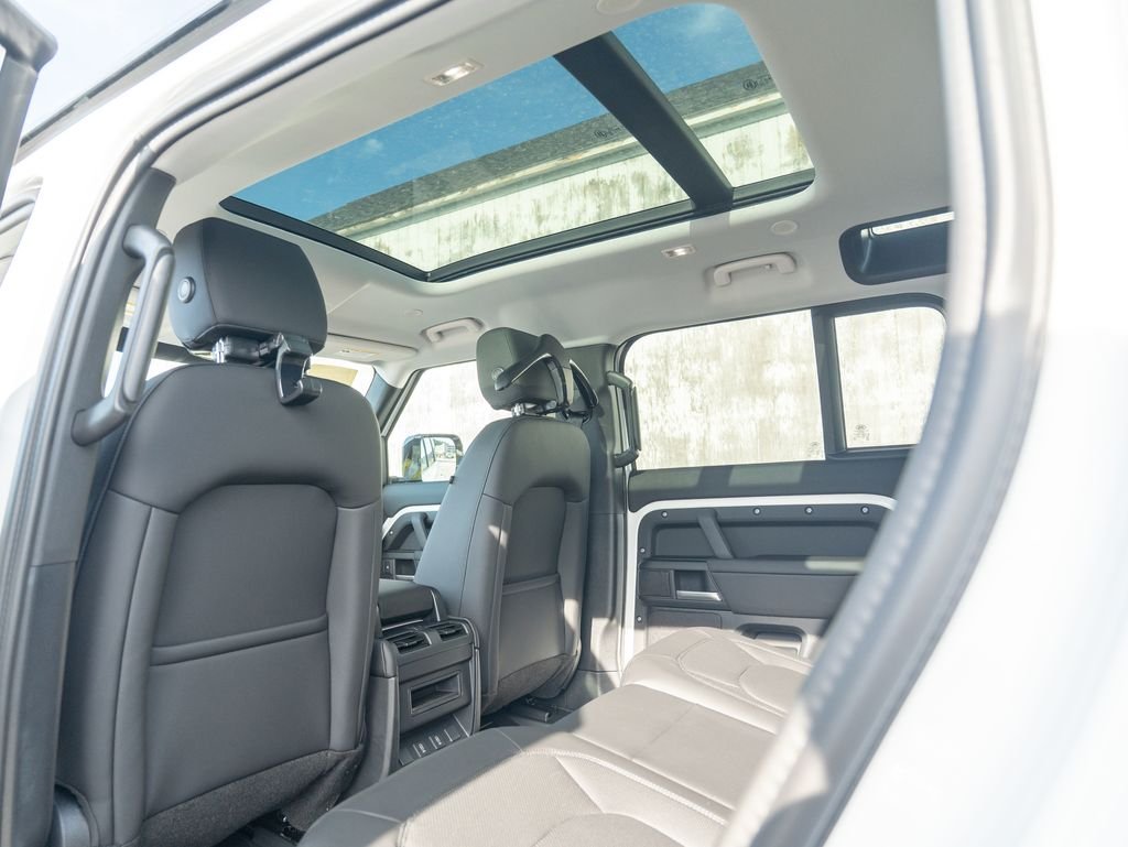 New 2026 Fuji White Land Rover S image 22