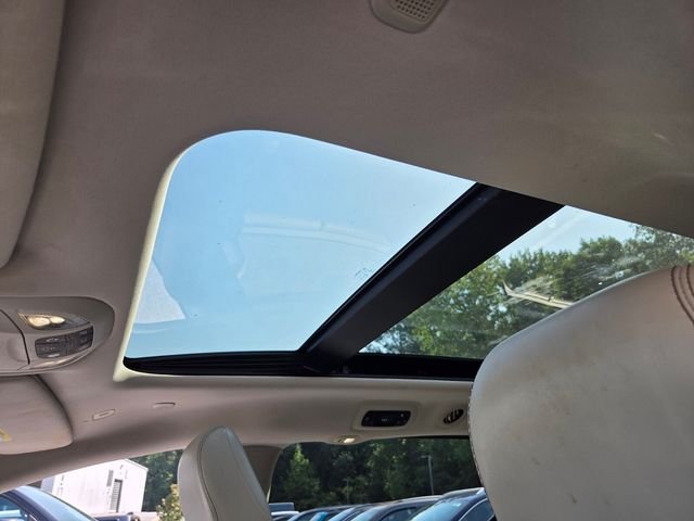Used 2018 White Chrysler Limited image 19