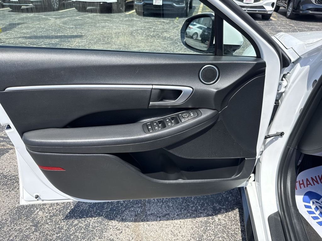 Used 2025 White Hyundai SEL image 67
