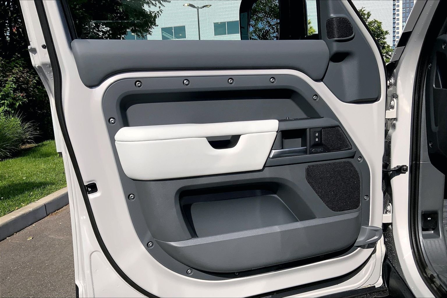 New 2026 Borasco Grey LAND ROVER X-Dynamic SE image 10