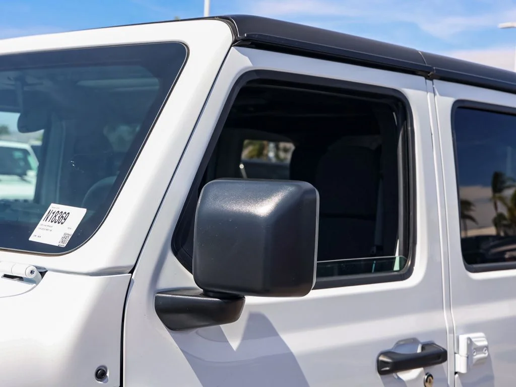New 2026 Bright White Clear-Coat Exterior Paint RAM Big Horn Night Edition image 77