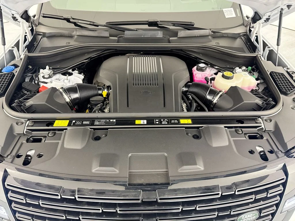 New 2026 Ostuni Pearl White Land Rover Autobiography image 32