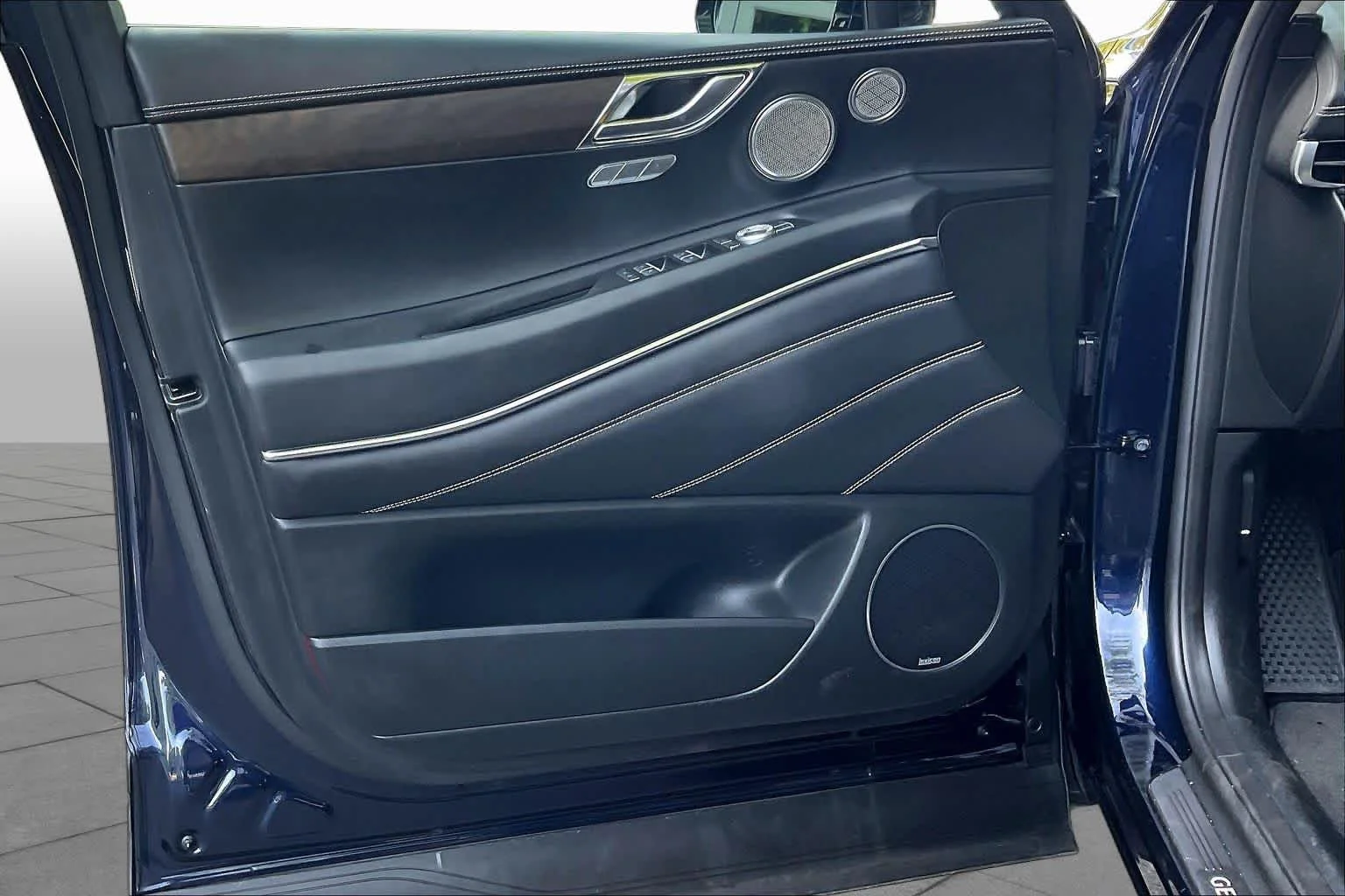 Used 2024 Capri Blue Genesis  image 23