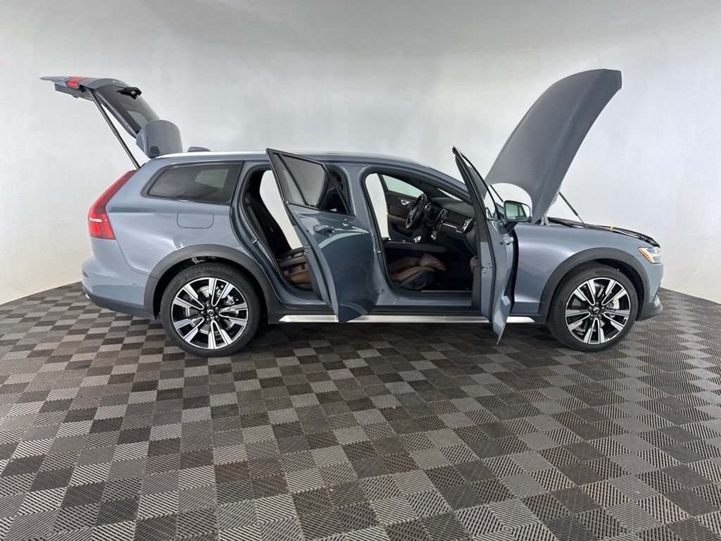 Used 2023 Gray Volvo Ultimate image 17