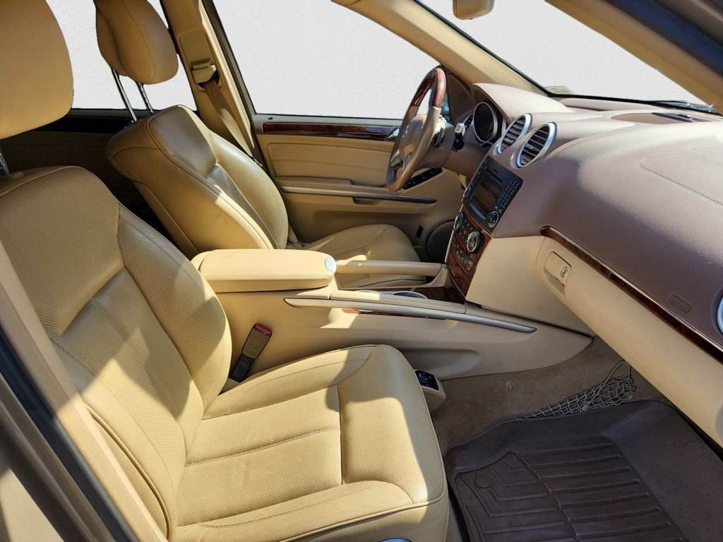 Used 2010 Beige Mercedes-Benz GL 550 image 15
