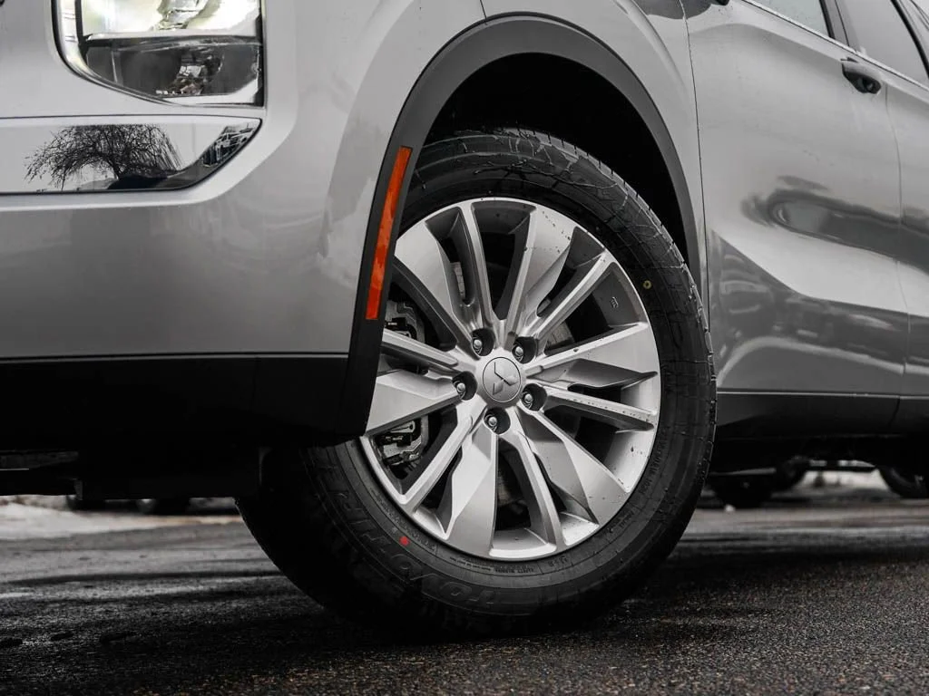 New 2026 Alloy Silver Metallic Mitsubishi ES image 6