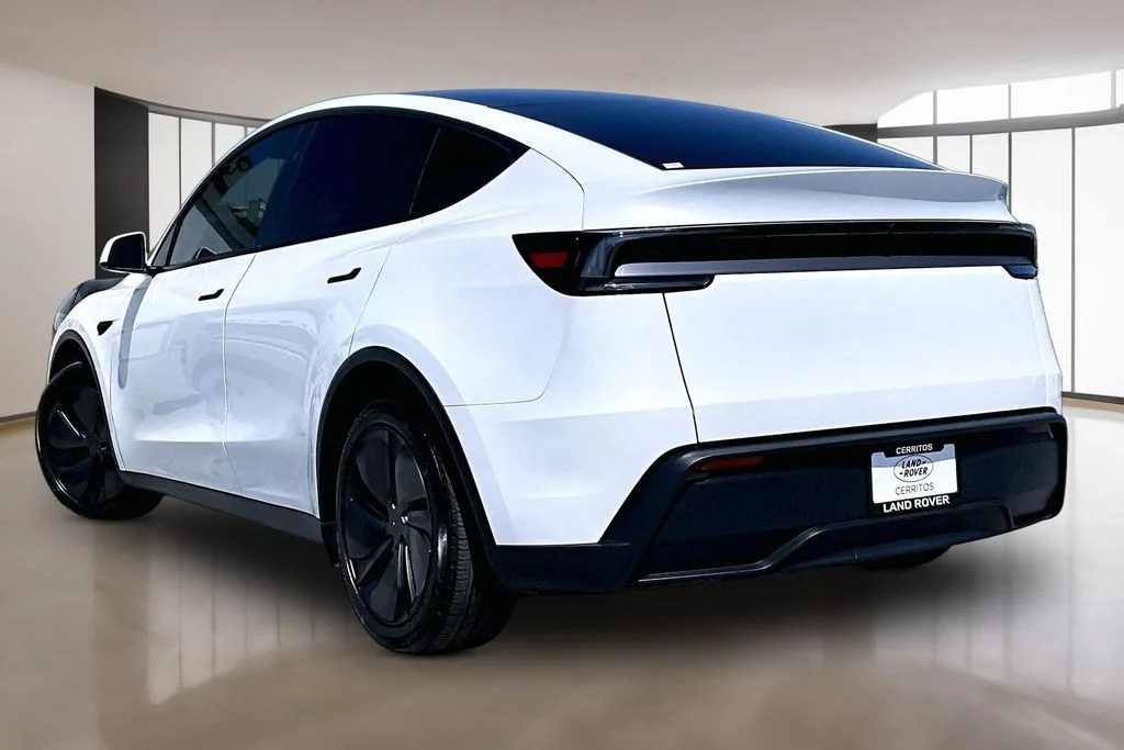 Used 2026 White Tesla Premium image 4