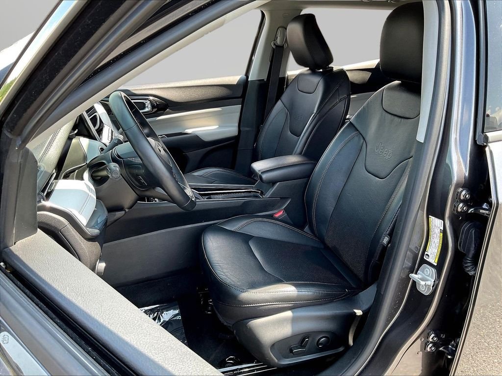 Used 2022 Gray Jeep Limited image 22