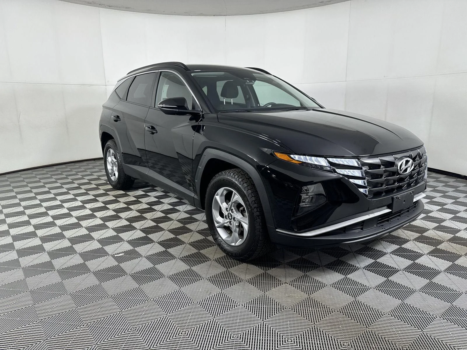 Used 2023 Phantom Black Hyundai SEL image 11