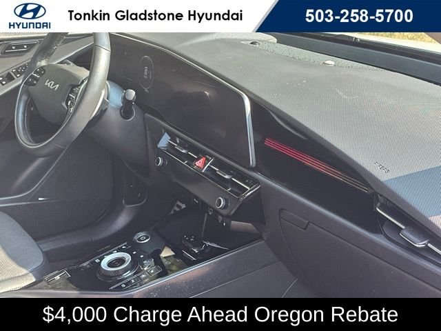 Used 2023 Snow White Pearl Kia Wave image 23