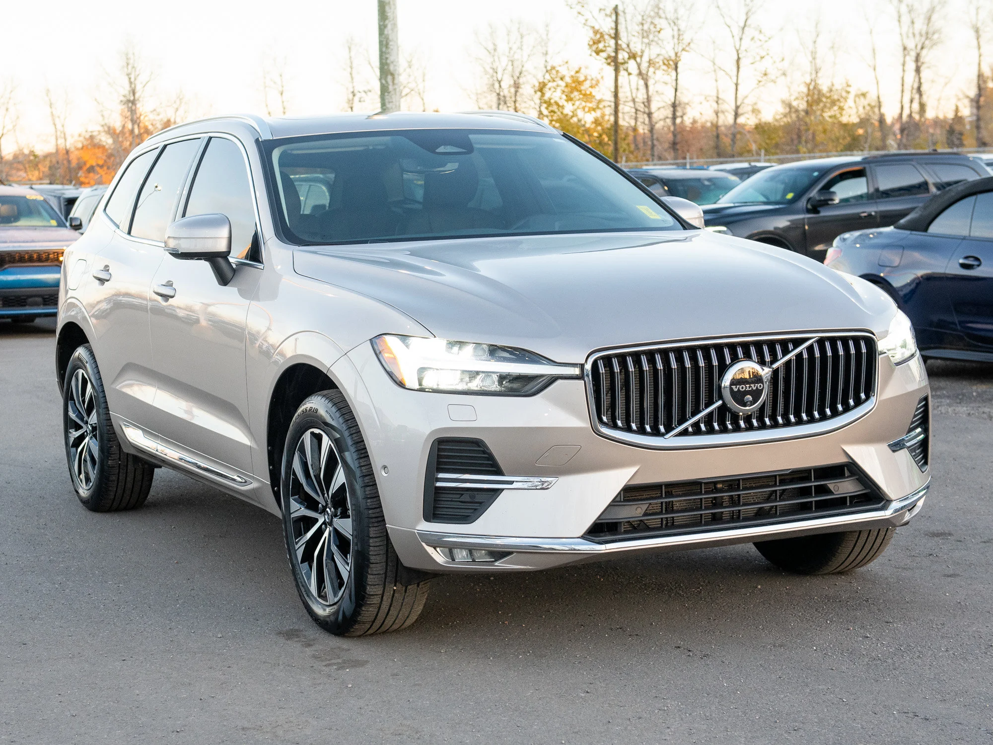 Certified Used 2023 Silver Volvo Plus Bright Theme * No Accidens | Heated Seats | Panoramic Roof | Apple CarPlay image 9