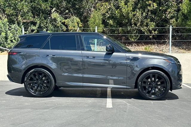 New 2026 Carpathian Grey Land Rover Dynamic SE image 6