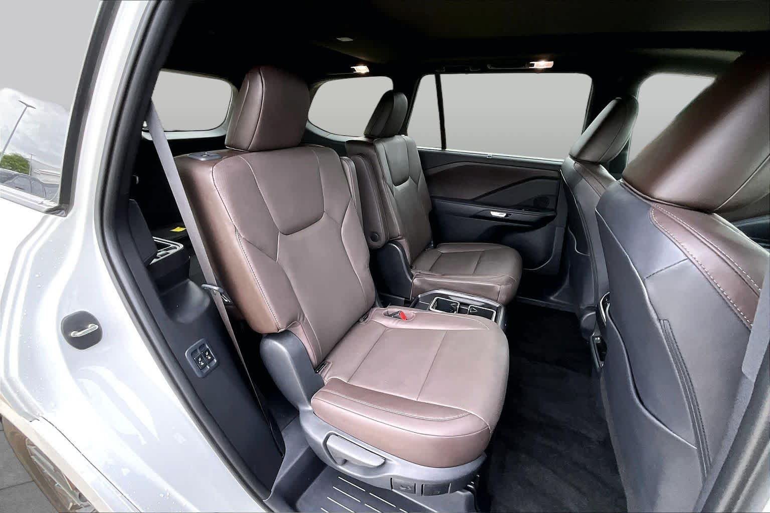 Used 2025 Wind Chill Pearl Lexus Premium image 20