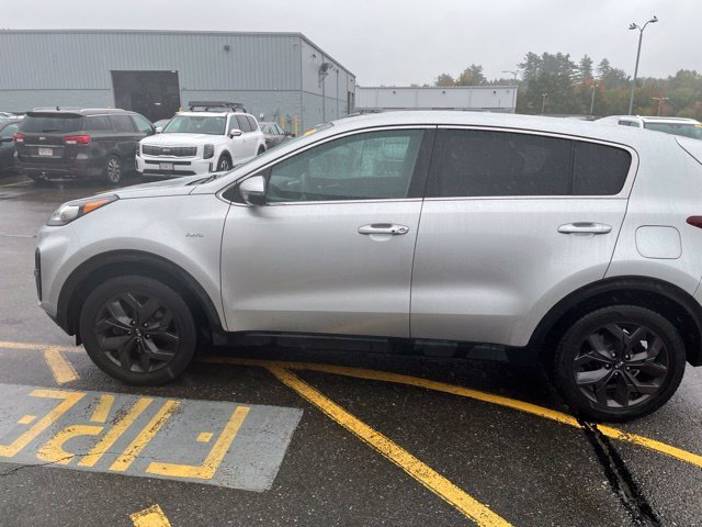 Used 2022 Sparkling Silver Kia LX image 6