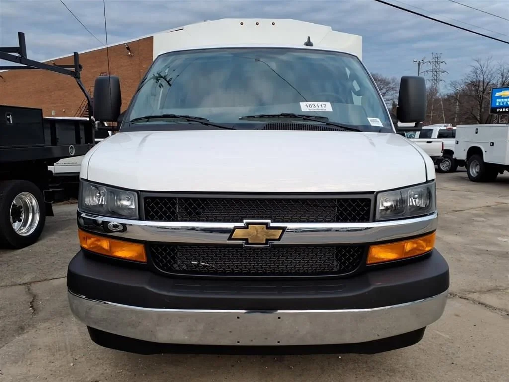 New 2025 Summit White Chevrolet 1WT image 2