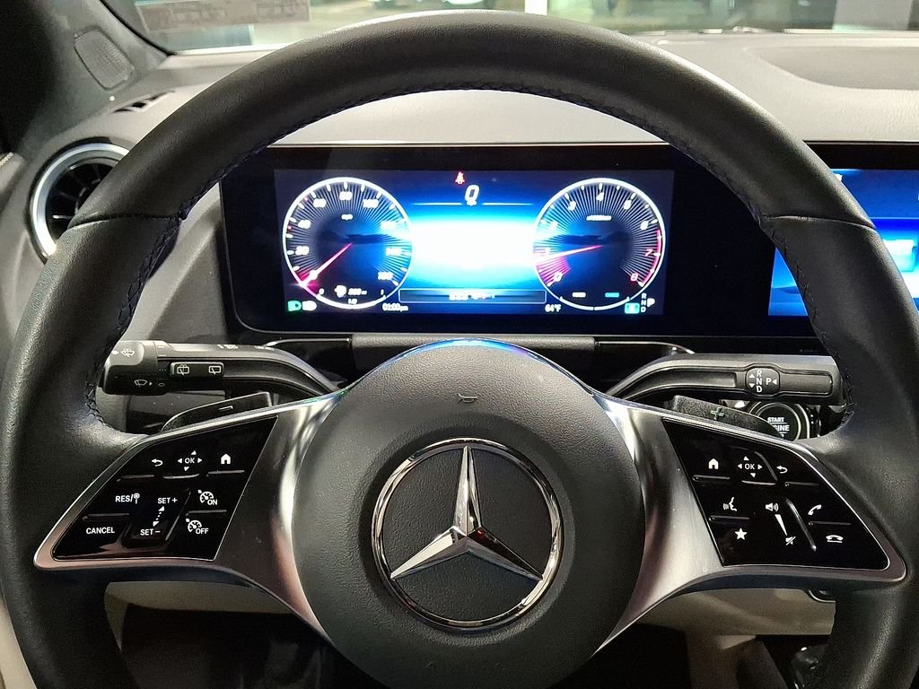 Certified Used 2025 White Mercedes-Benz GLA 250 image 18