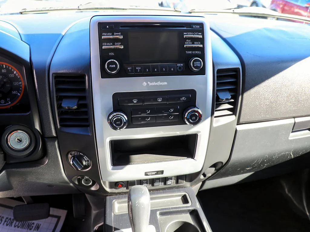 Used 2014  Nissan S image 9