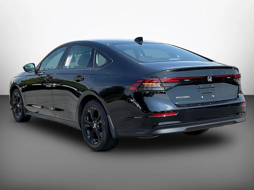 2025 Honda Accord SE - Photo 4