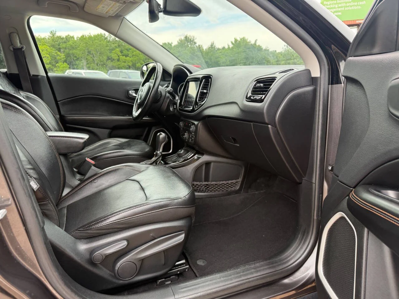 Used 2019 Charcoal Jeep Limited 4x4 4dr SUV image 13