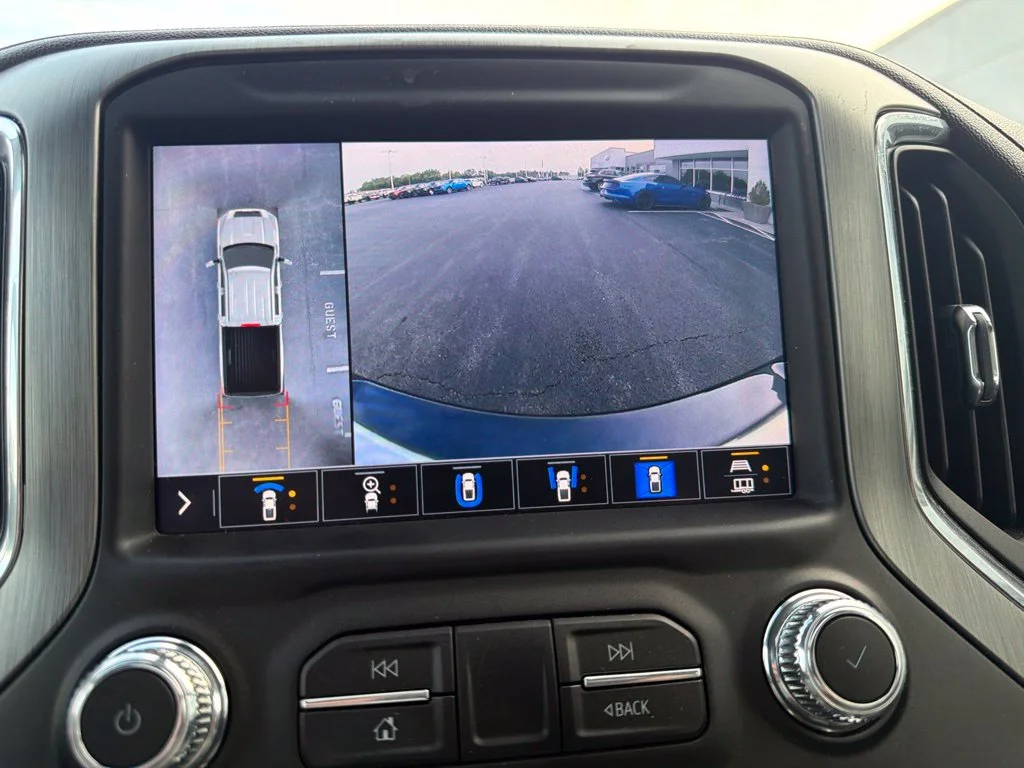 Used 2021 Hunter Green GMC Denali image 17