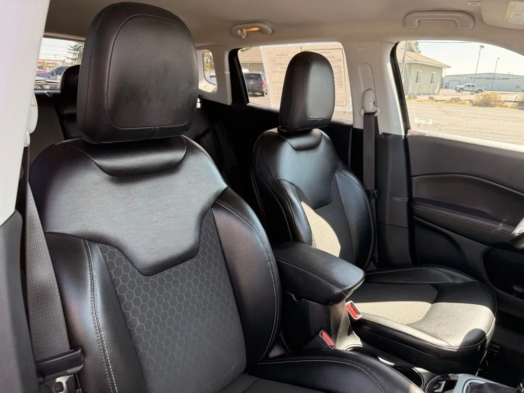 Used 2018 Diamond Black Jeep Latitude image 19