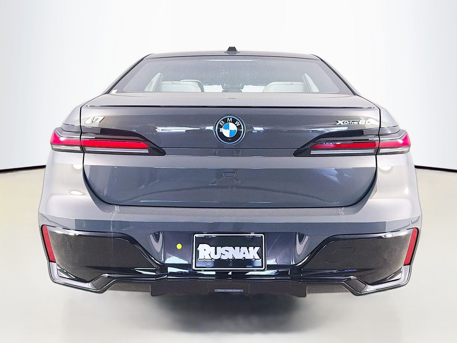 New 2026 Dravit Grey Metallic BMW xDrive60 image 6