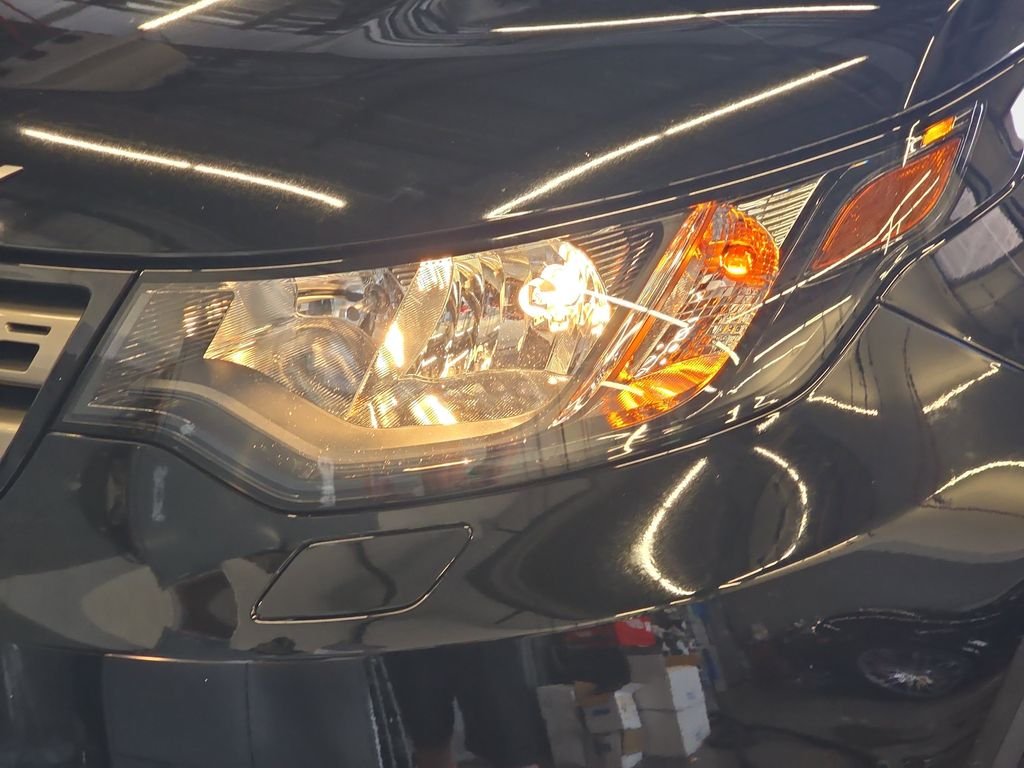 Used 2018 Black Land Rover SE image 34