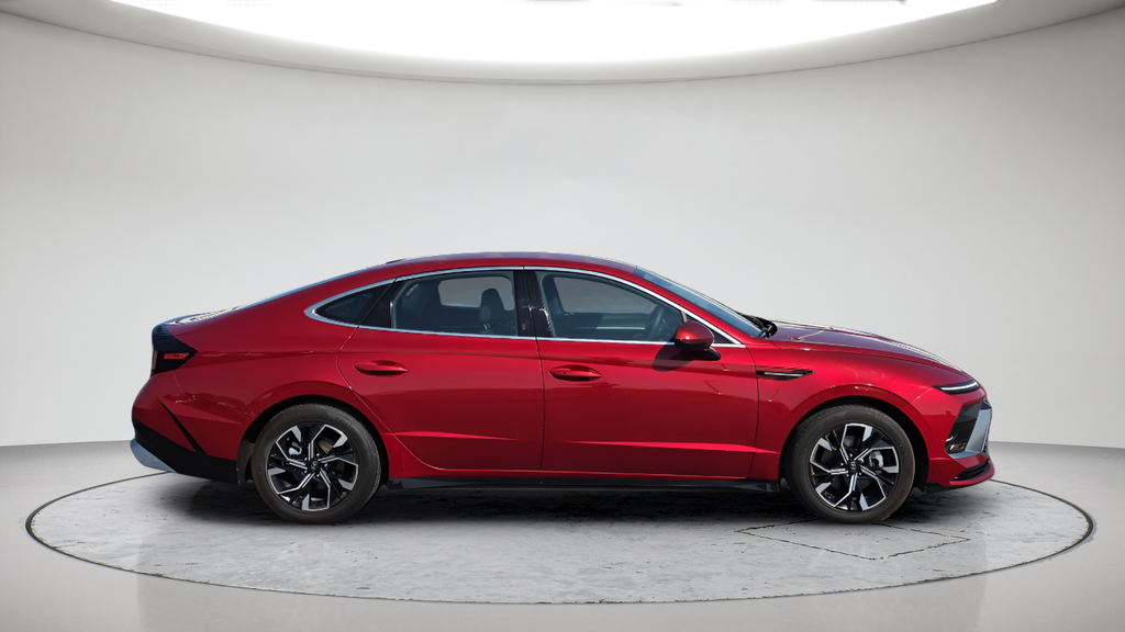 Used 2024 Red Hyundai SEL image 14