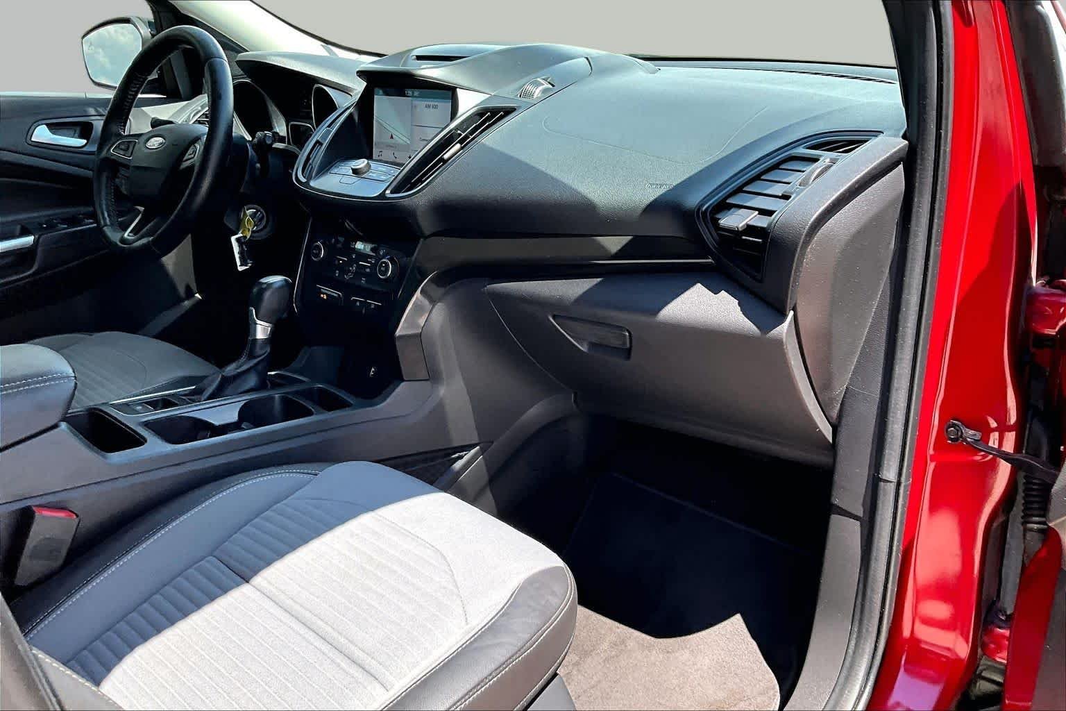 Used 2017 Ruby Red Metallic Tinted Clearcoat Ford SE image 18