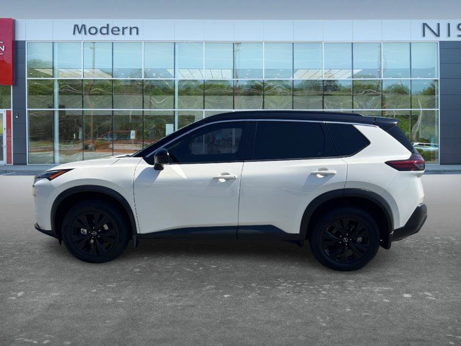 Certified Used 2023 Pearl White Tricoat/Super Black Nissan SV image 8
