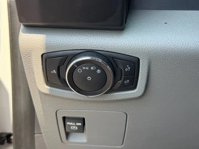Used 2016 White Ford XL image 25