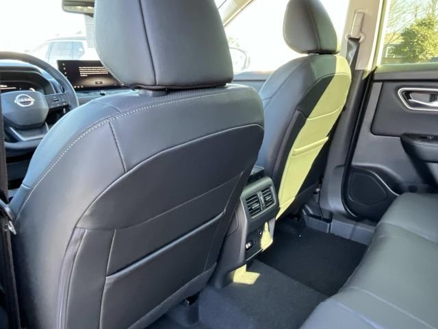 New 2026 Everest White Pearl TriCoat Nissan Platinum image 21