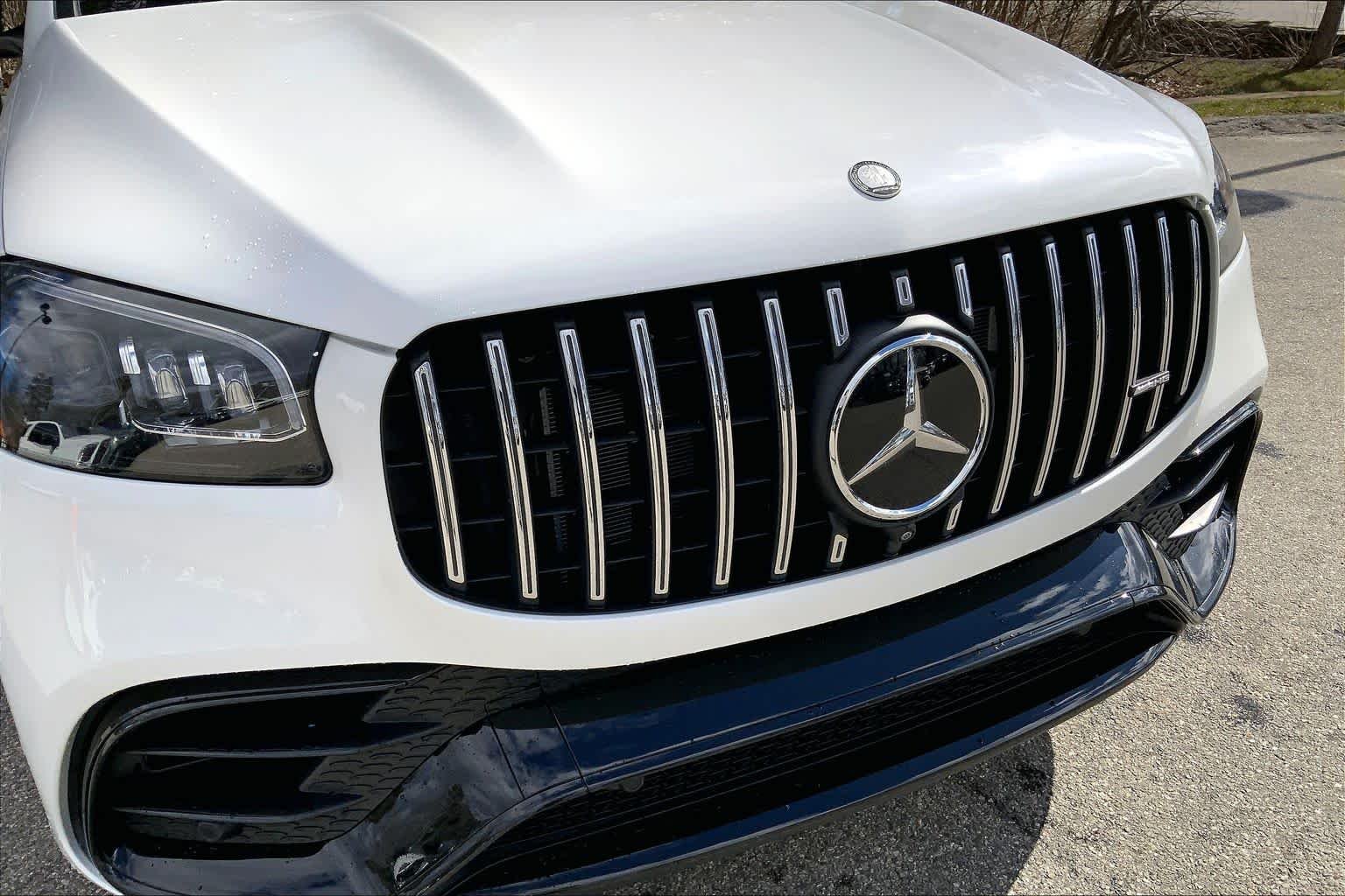 Used 2025 MANUFAKTUR Moonlight White Metallic Mercedes-Benz AMG® GLS 63 image 30