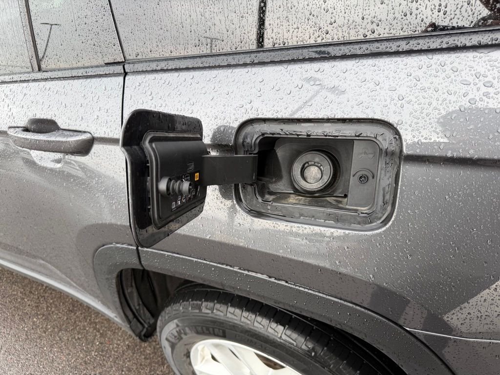 Used 2023 Gray Jeep Laredo image 12