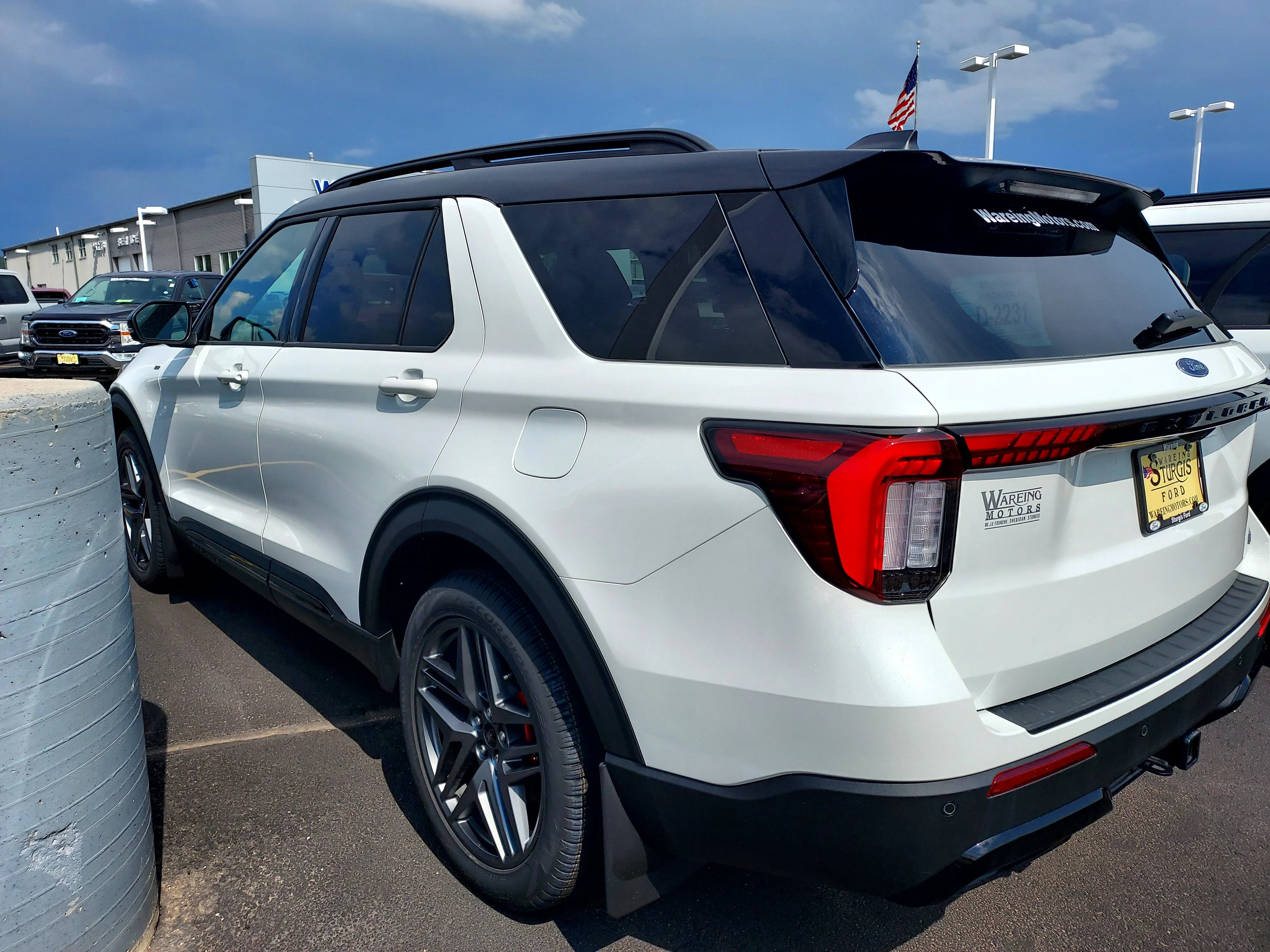 New 2026 Star White Metallic Tri-Coat Ford ST-Line image 4