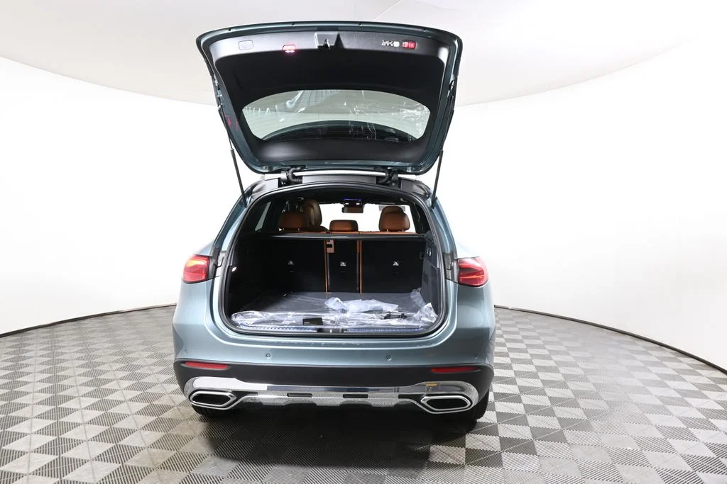 New 2026 Silver Mercedes-Benz GLC 300 image 33