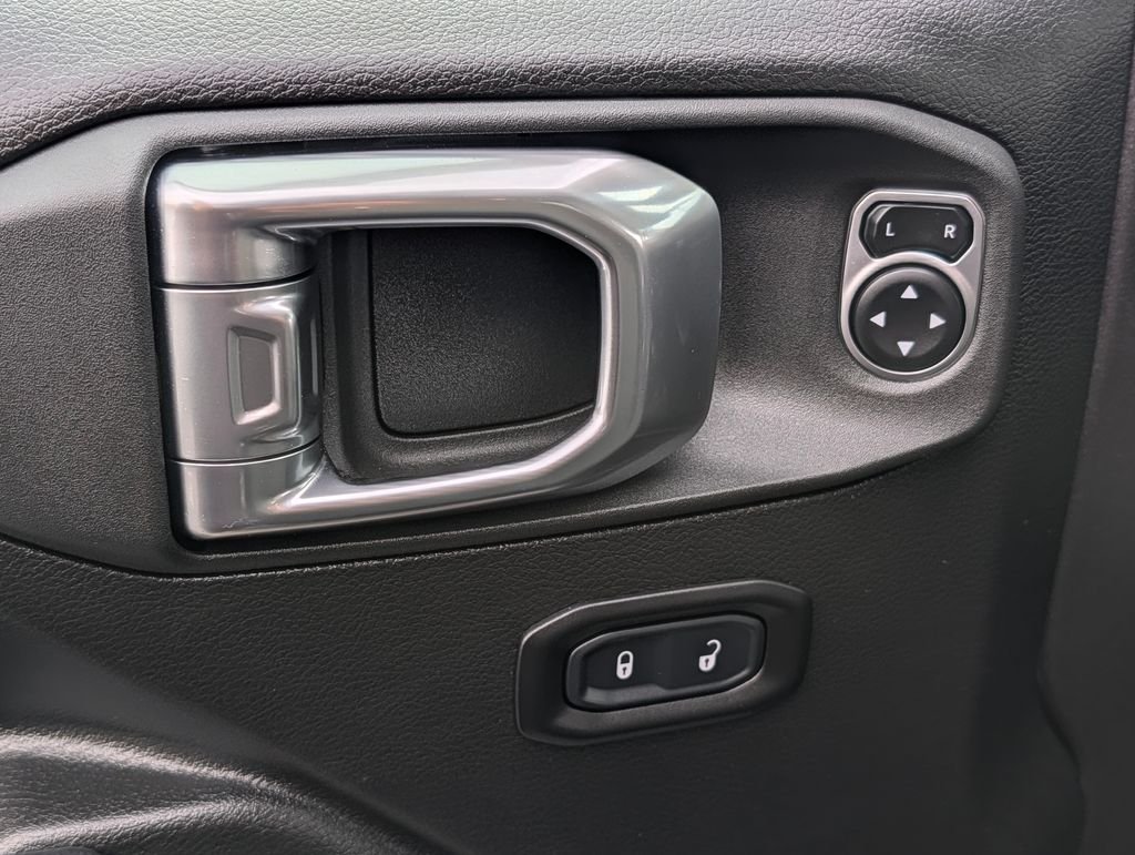 2025 Jeep Wrangler 4-Door Rubicon - Photo 18