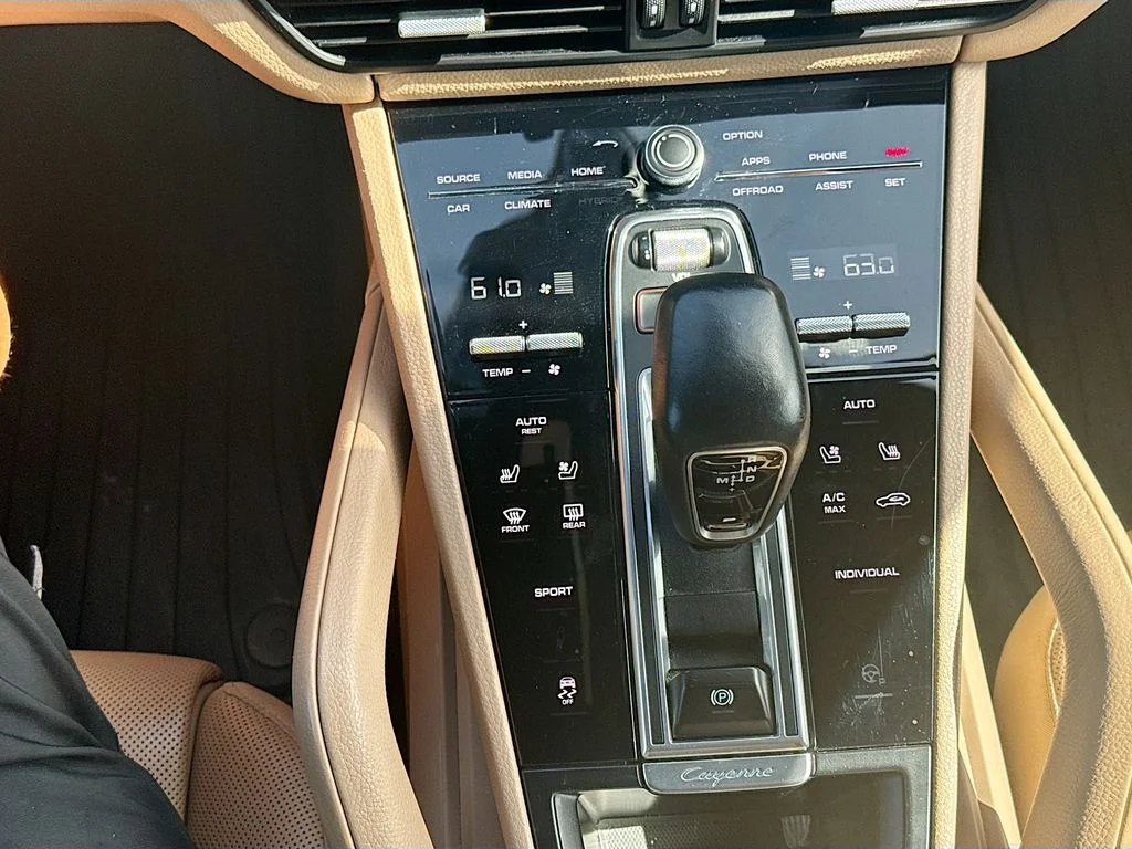 Used 2021  Porsche Base image 17