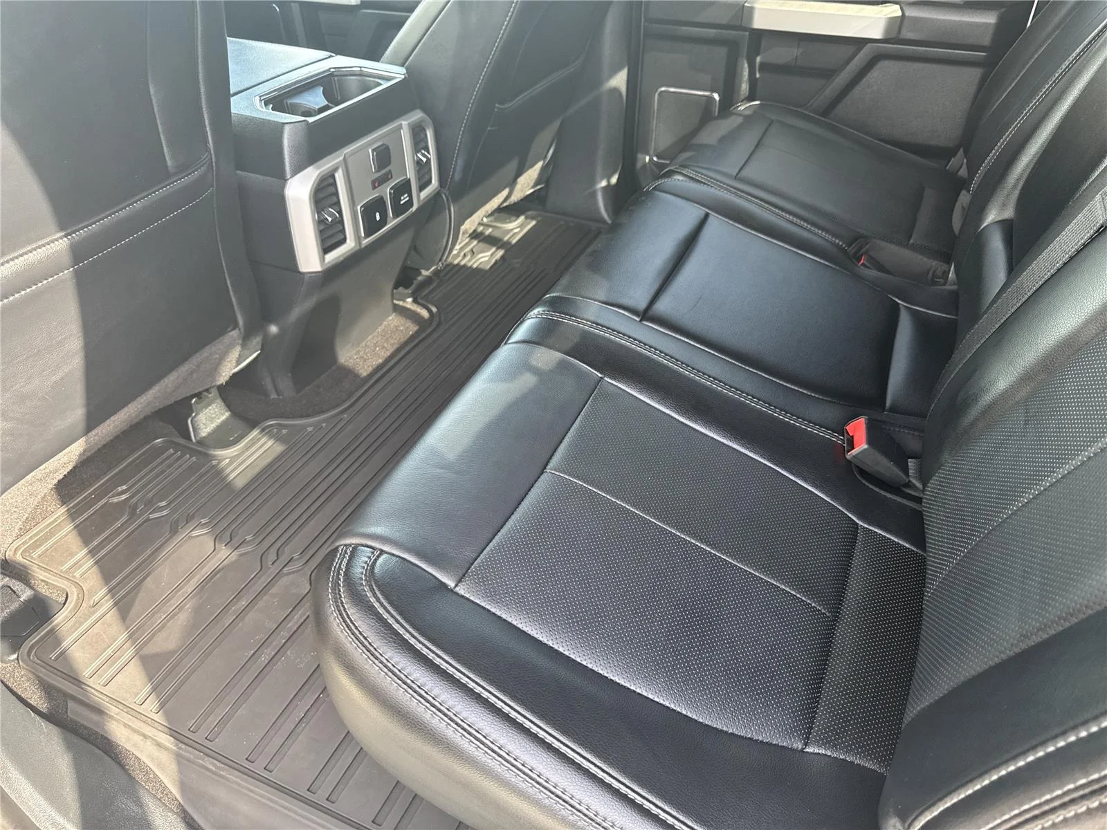 Used 2019 Ingot Silver Ford LARIAT image 32